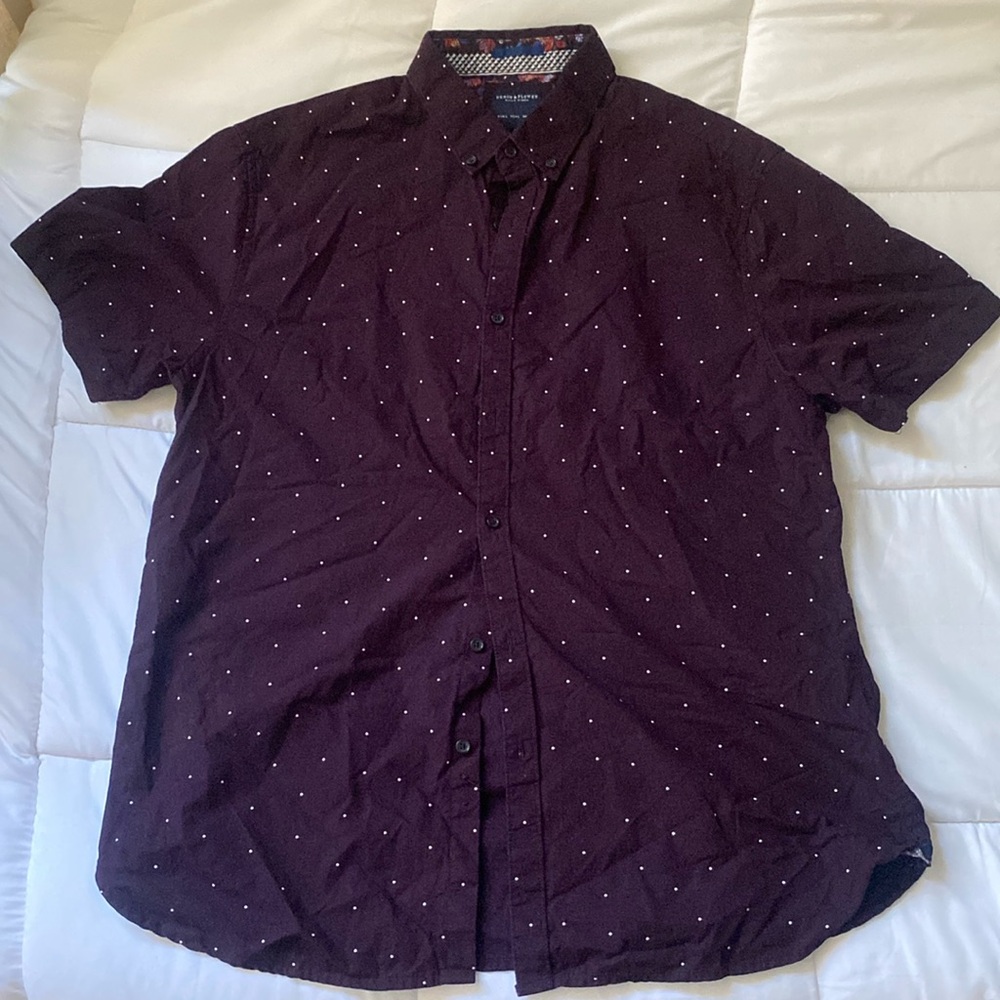 Men’s short sleeve button-up shirt. Size L DENIM & FLOWER